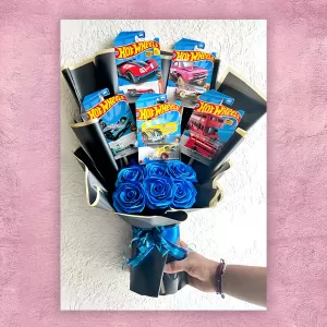 Ramo de rosas azules c/ 5 Hotweels
