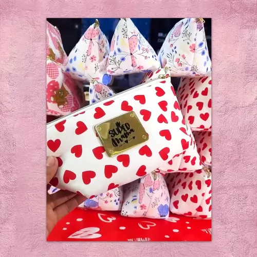 Neceseres con Placa Dorada - Modelo Corazones