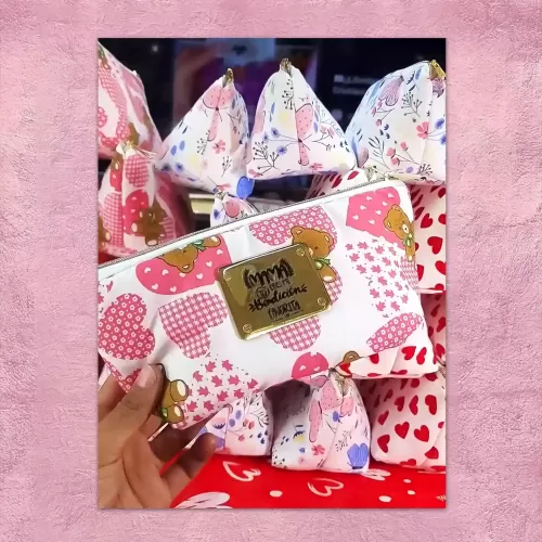 Neceseres con Placa Dorada - Modelo corazones kawaii